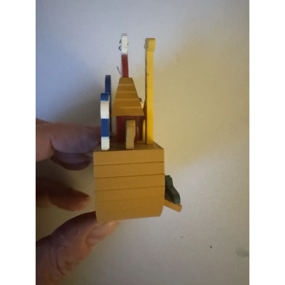 Hallmark Keepsake Noah's Ark Christmas‎ Ornament - 2011